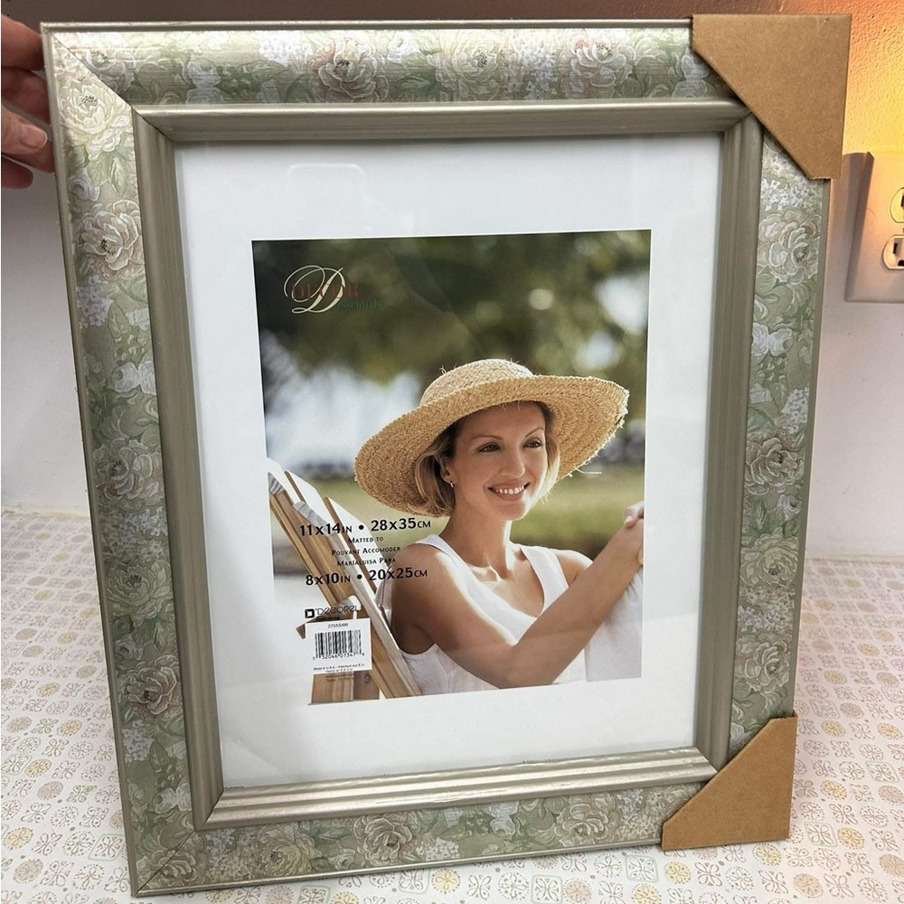 Elegant Floral Picture Frame